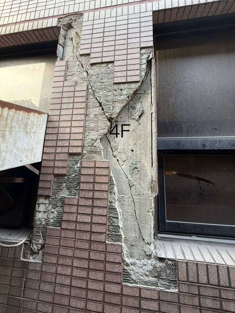 清除破損磁磚至結構面