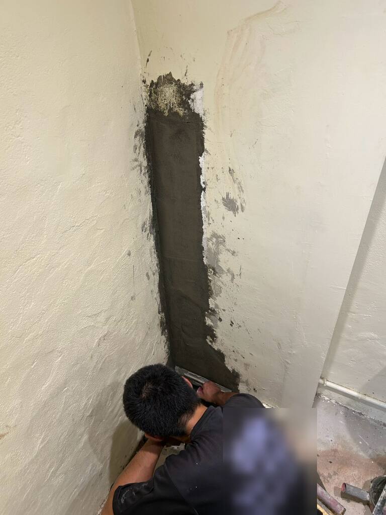 浴室牆角底部細部整平