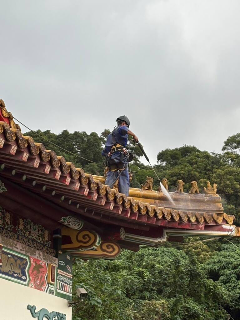 蜘蛛人高壓清洗簷口與脪飾